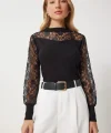 Kadın Uzun Kollu Dantel Detay Bluz