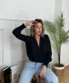 Kadın Uzun Kollu Dökümlü Kruvaze Yaka Kol Ucu Gipeli Sandy Bluz