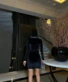 Kadın Uzun Kollu Göğüs Dekolteli Kadife Kumaş Mini Kruvaze Elbise