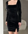 Kadın Uzun Kollu Kare Yaka Yırtmaç Detay Kadife Kumaş Mini Elbise