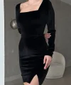 Kadın Uzun Kollu Kare Yaka Yırtmaç Detay Kadife Kumaş Mini Elbise