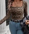 Kadın Uzun Kollu Kare Yakalı Leopar Desenli Dalgıç Bluz