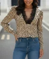 Kadın Uzun Kollu önden Derin Dantel Yaka Leopar Desenli Dalgıç Bluz