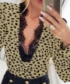 Kadın Uzun Kollu önden Derin Dantel Yaka Leopar Desenli Dalgıç Bluz