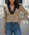 Kadın Uzun Kollu önden Derin Dantel Yaka Leopar Desenli Dalgıç Bluz