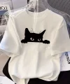 Kadınlar için Şık Siyah Kedi Grafik Tişört - Oversize Kısa Kollu Üst, Nefes Alabilir Polyester Karışımı, Makinede Yıkanabilir - Mükemmel Yaz Modası - Beyaz