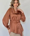 Kahverengi Yakası Fırfırlı Kuşaklı Saten Gömlek
