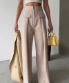 KAPALI GENİŞ PİLE CEP KAPAK DETAYLI PANTOLON - Bej