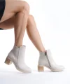 LARISSA Fermuarlı Ortopedik Taban Topuklu Kadın Bot  CKT - Krem