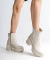 LISSE Fermuarlı Ortopedik Taban Kalın Topuklu Kadın Bot CKT - Krem