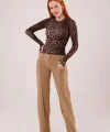 Ön Dikiş Detaylı Tek Düğme Camel Pantolon