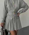 ÖNDEN GOLD DÜĞMELİ PİLELİ KISA ELBİSE - Gri