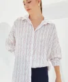 Pudra Beyaz Desenli Oversize Saten Gömlek 3985