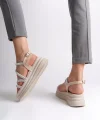 RILEY İnce Tokalı Taşlı Şeritli Ortopedik Taban Kadın Sandalet  CKT - Krem
