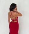 Sırt Bağlamalı Derin Yirtmaç Askılı Elbise - Kırmızı