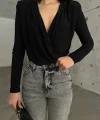 Siyah Kruvaze Yaka Vatkalı Bodysuit