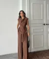 TENCEL MODAL KOLSUZ BLUZ KAPALI CEP DETAYLI DÖKÜMLÜ - PANTOLON TAKIM - Kahverengi