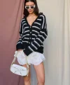 V Yaka Çizgili Hırka  SiyahKemik