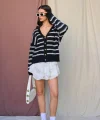 V Yaka Çizgili Hırka  SiyahKemik
