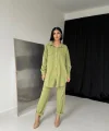 Yeşil Gömlek Ve Çıtçıtlı Pantolon Takım