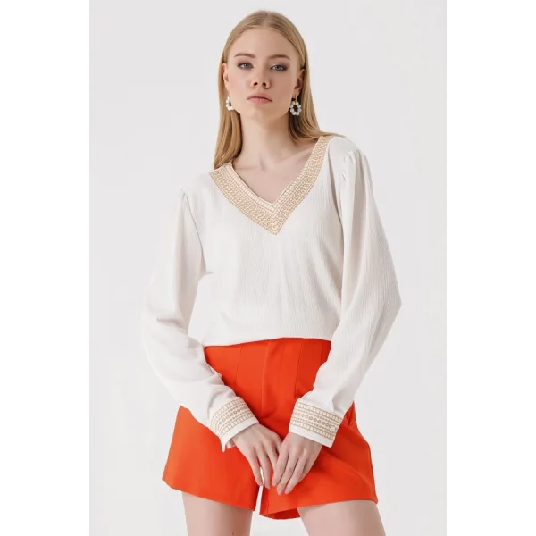0466 Nakışlı V Yaka Örme Bluz  Beyaz