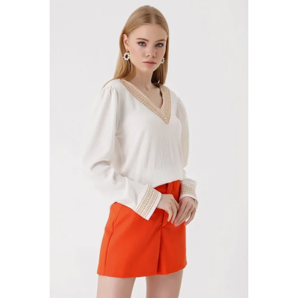 0466 Nakışlı V Yaka Örme Bluz  Beyaz