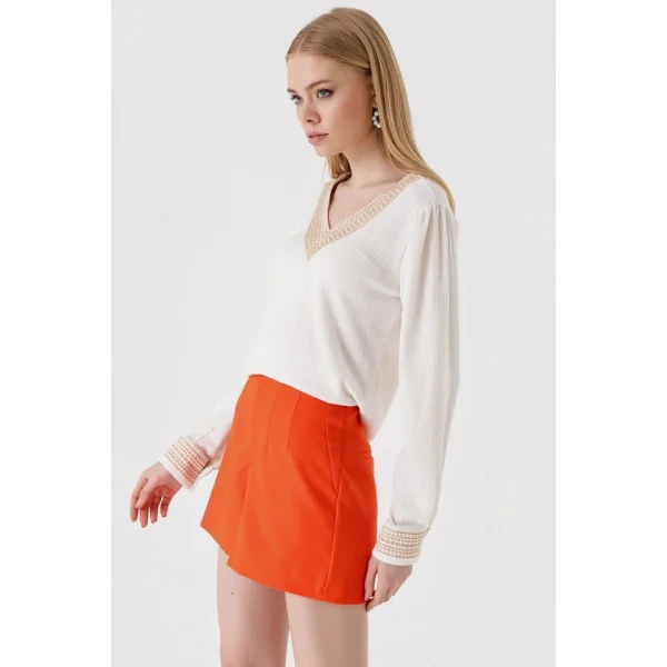 0466 Nakışlı V Yaka Örme Bluz  Beyaz