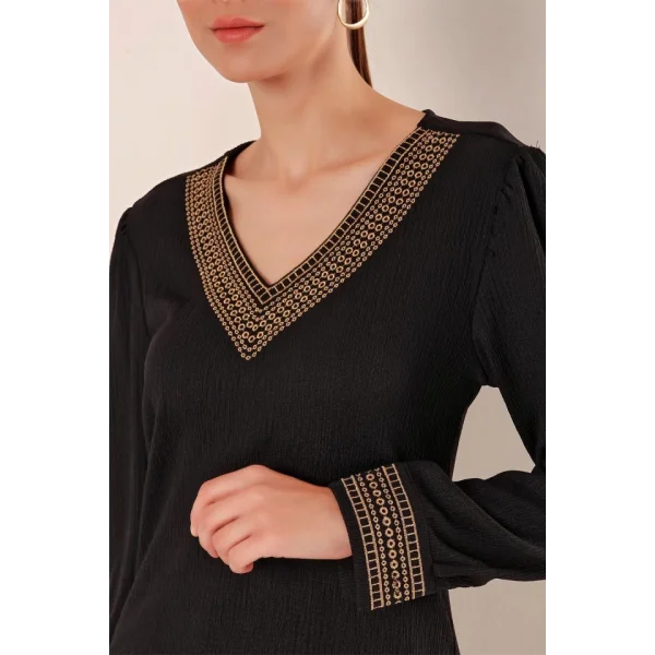 0466 Nakışlı V Yaka Örme Bluz  Siyah