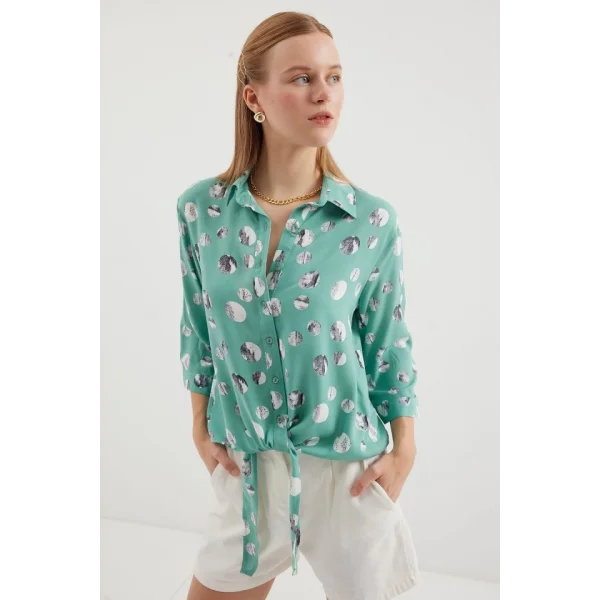 20243 Önü Bağlamalı Desenli Gömlek  Çağla