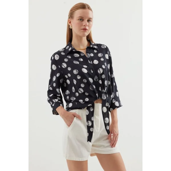 20243 Önü Bağlamalı Desenli Gömlek  Siyah