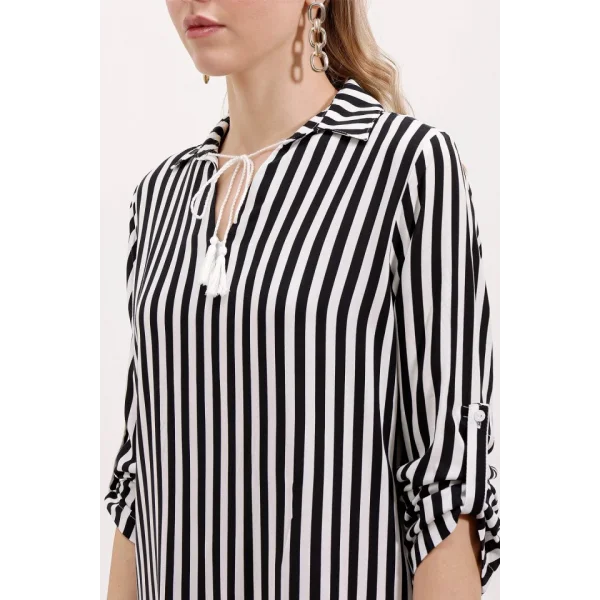 5613 Yaka Bağcıklı Çizgili Tunik - Siyah