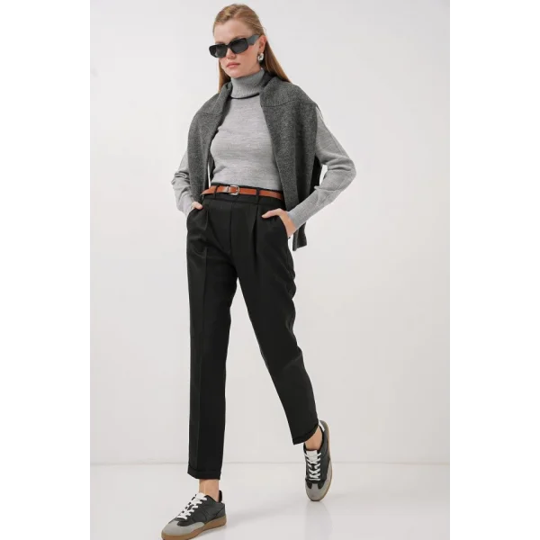 6686 Pileli Kemerli Kumaş Pantolon  Siyah