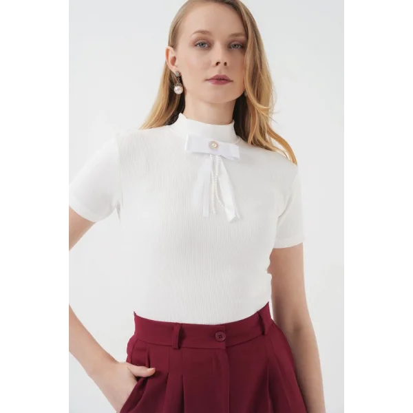 926 Yaka Detaylı Kısa Kol Bluz  Beyaz