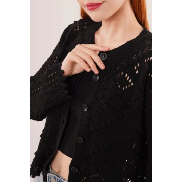 Ajurlu Düğmeli Siyah Hırka