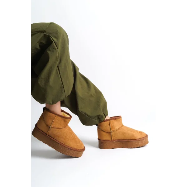 AMELIA Bağcıksız Düz ve Kalın Taban İçi Kürklü Kısa Süet Kadın Bot  STT - Taba