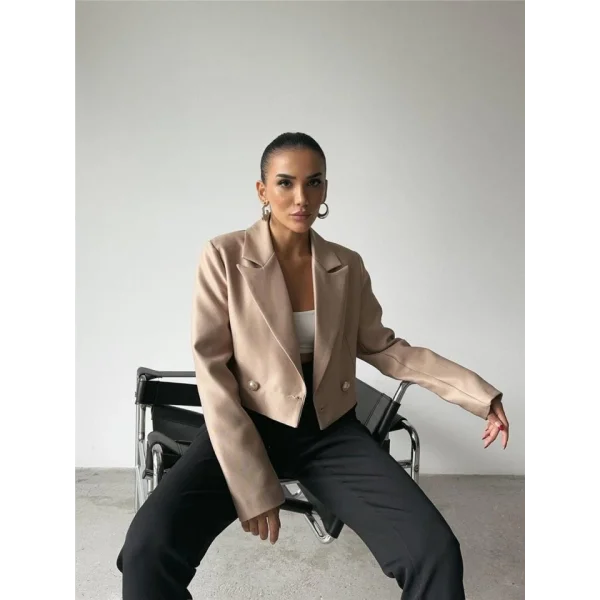 ARKAI İNCİ DÜĞE DETAYI CROP CEKET  Bej