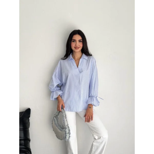 Arkası Asimetrik Yırtmaç Kesim Detaylı Cizgili Bluz Gömlek - Mavi