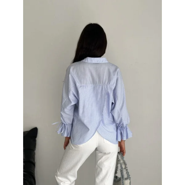 Arkası Asimetrik Yırtmaç Kesim Detaylı Cizgili Bluz Gömlek - Mavi