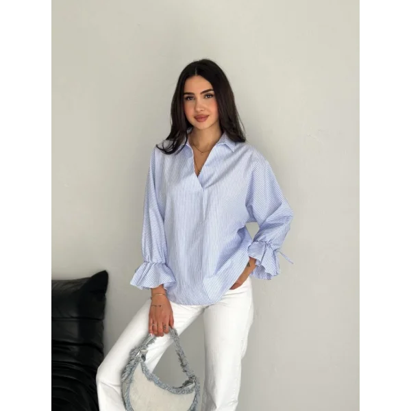 Arkası Asimetrik Yırtmaç Kesim Detaylı Cizgili Bluz Gömlek - Mavi