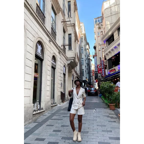 Bej Ceket Ve Şort Takım