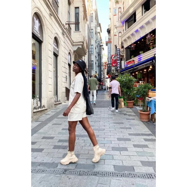 Bej Ceket Ve Şort Takım