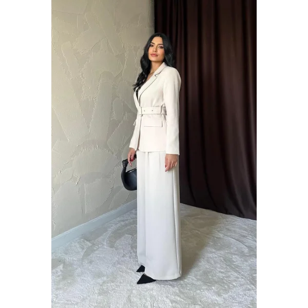 Bej Cep Kapaklı Ve Kemerli Ceket