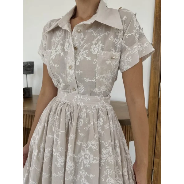 Bej Gömlek Ve Etek Takım