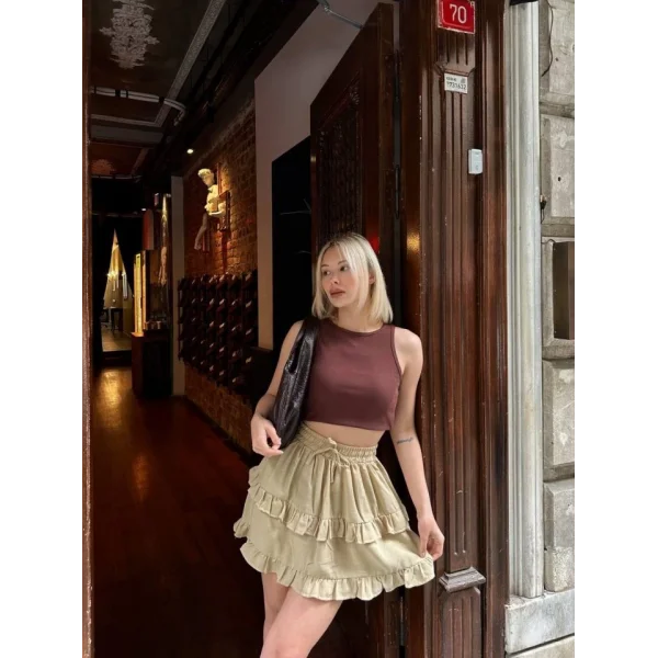 BEL LASTİKLİ KAT FIRFIR DETAYLI KISA ETEK - Bej