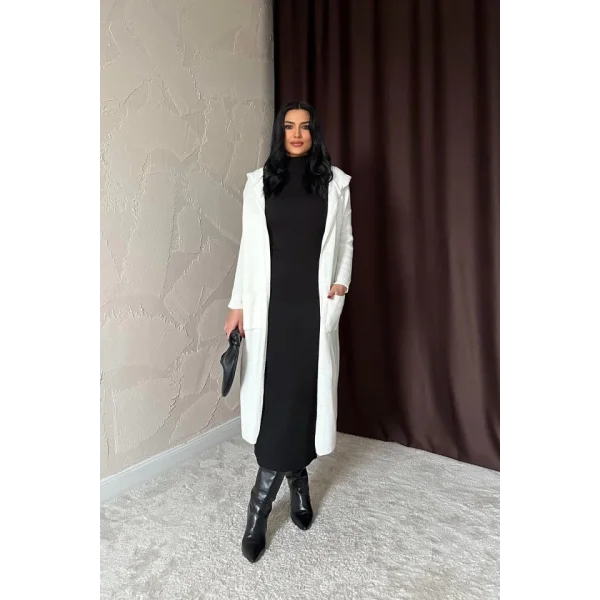 Beyaz Arkası Yazılı Hırka