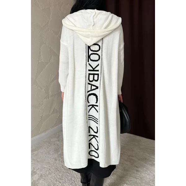 Beyaz Arkası Yazılı Hırka