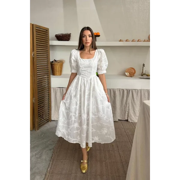Beyaz Balon Kollu Brode Elbise