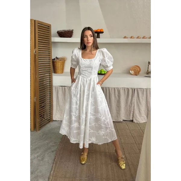 Beyaz Balon Kollu Brode Elbise