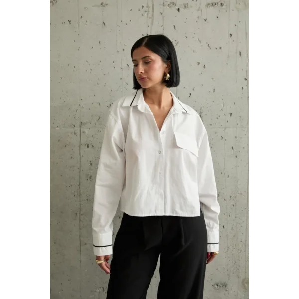 Beyaz Biyeli Gömlek