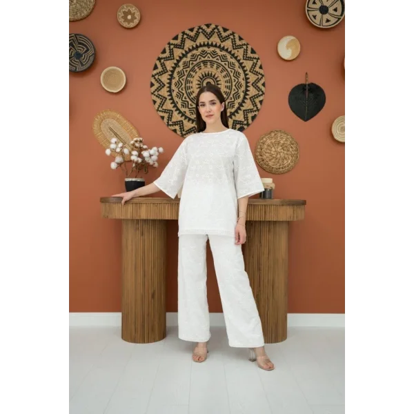 Beyaz Çiçek Desenli Brode Takım